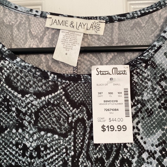 NWT Crew Neck Short Sleeve Animal Print Jamie & Layla size Small - Picture 3 of 4